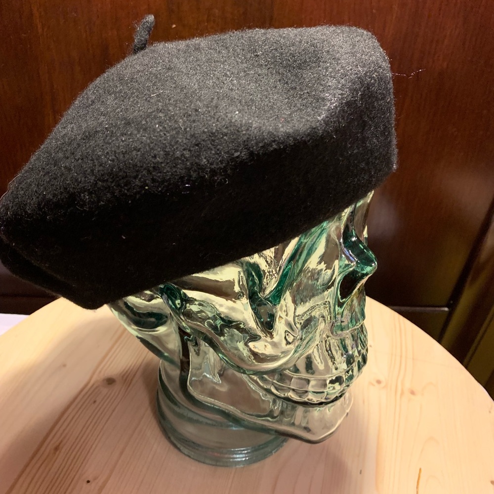 2 like new berets